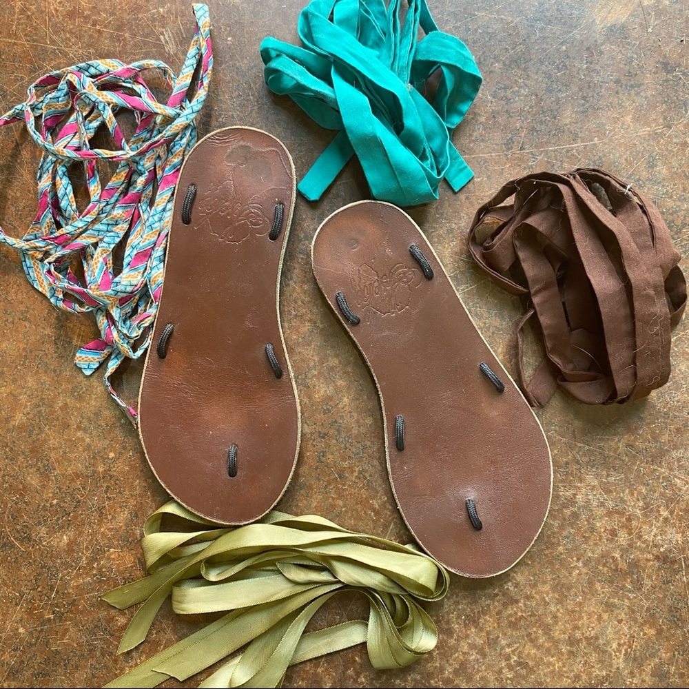Sseko Sandals Size 7 w/ 3 strap sets